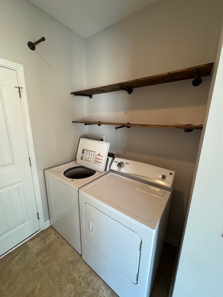 Building Photo - 440 Colony Lakes Dr