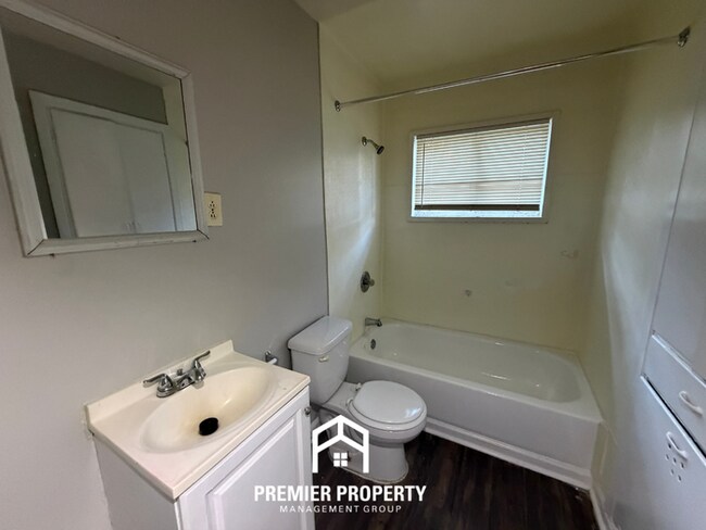 Building Photo - 1493 Rebecca St