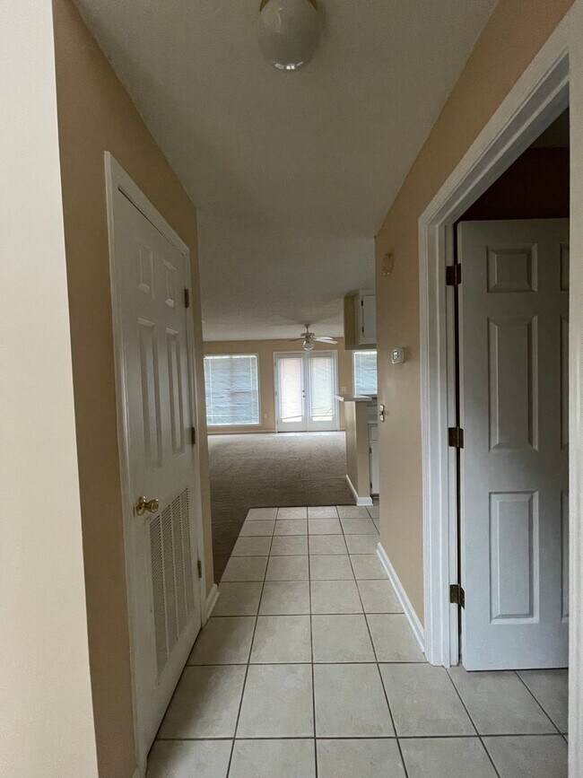 Building Photo - 135 S Spring View Dr