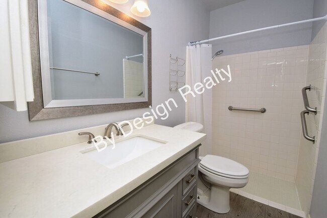 Building Photo - Pantano Parkway Townhome - Steps from The Loop