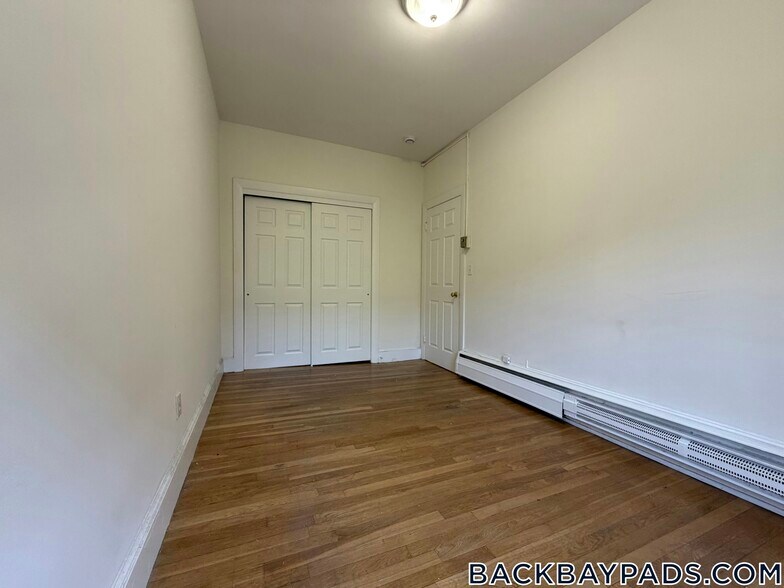 Building Photo - 529 Beacon St
