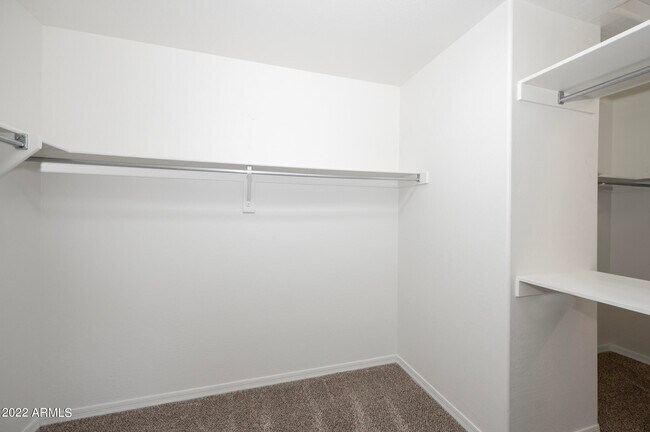 Building Photo - 2684 E Birchwood Pl