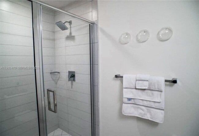 Building Photo - 999 SW 1st Ave