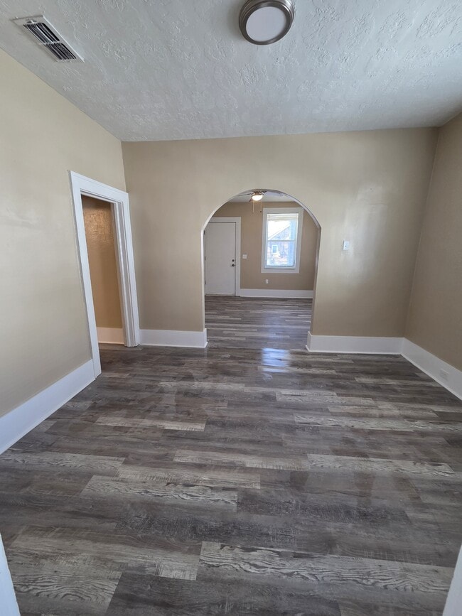 Building Photo - 930 Murphy St