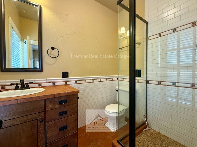 Building Photo - 429 E San Rafael St