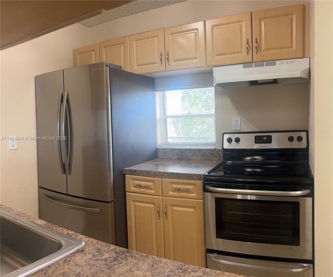 Building Photo - 8600 N Sherman Cir
