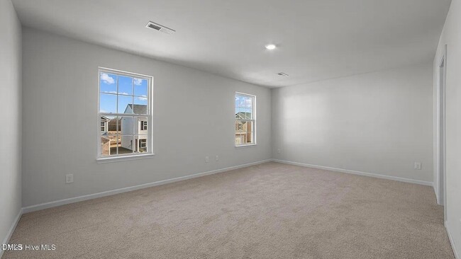 Building Photo - 286 Palm Dr