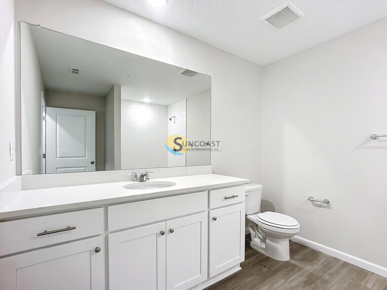 Building Photo - 6451 Breezy Oaks Wy