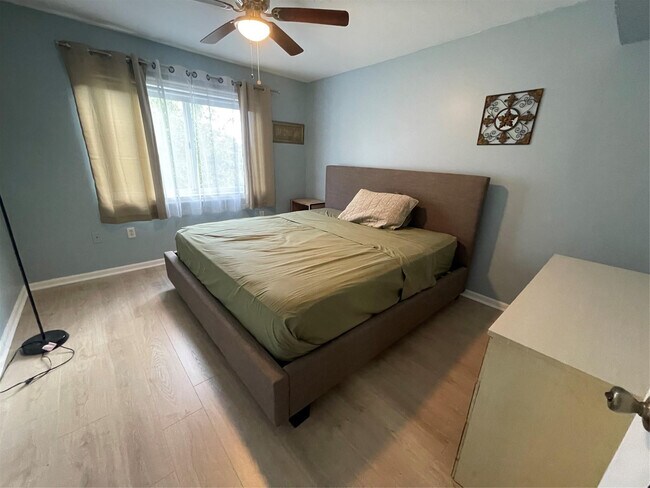 Building Photo - 200 Scotia Dr