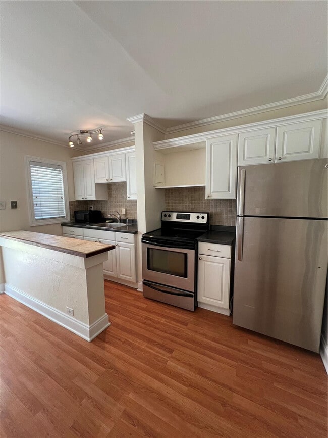 Building Photo - 1325 NE 5th Terrace