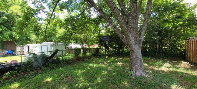Building Photo - Home in Malvern
