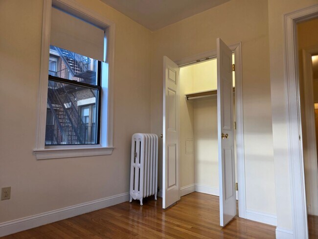 Building Photo - No brokers Fee, No Security Deposit, Heat, Hot Water Included, Elevator, Laundry, Steps from the ...