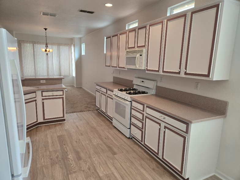 Building Photo - 405 Hopkins Ct