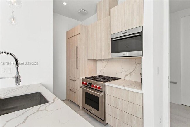 Building Photo - 922 NE 78th St