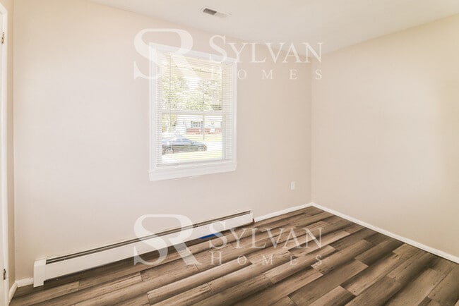 Building Photo - Easy living in this 3 BR, 1 BA Rancher