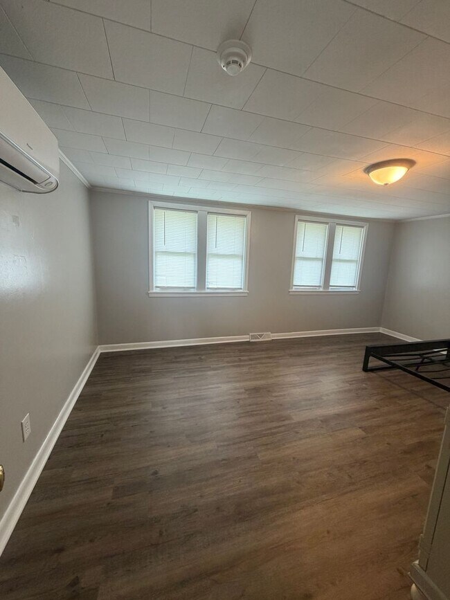 Building Photo - 196 Perkinsville Dr