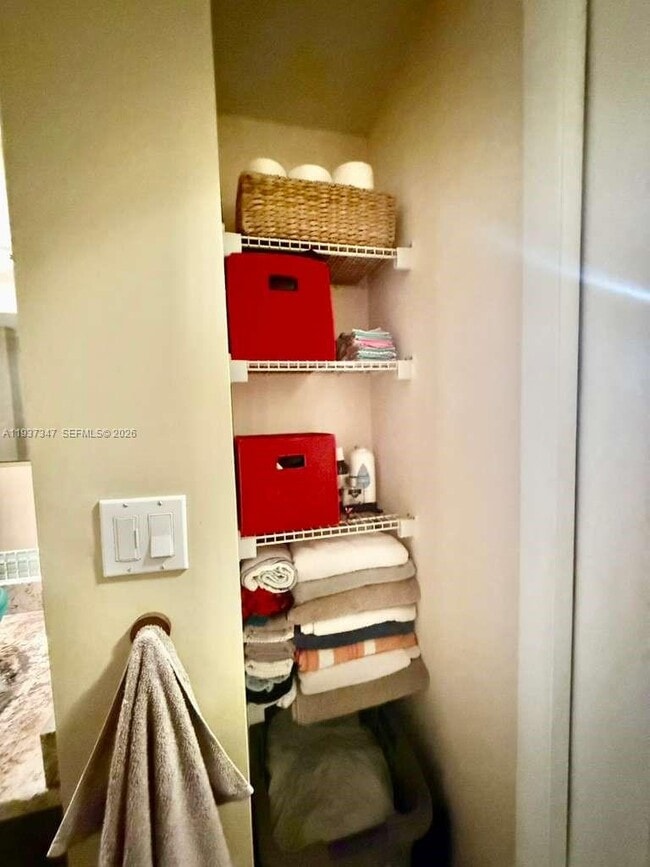 Building Photo - 1400 NE 191st St