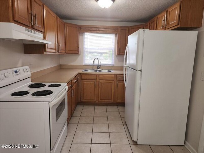 Building Photo - 3058 Mangrove Ave
