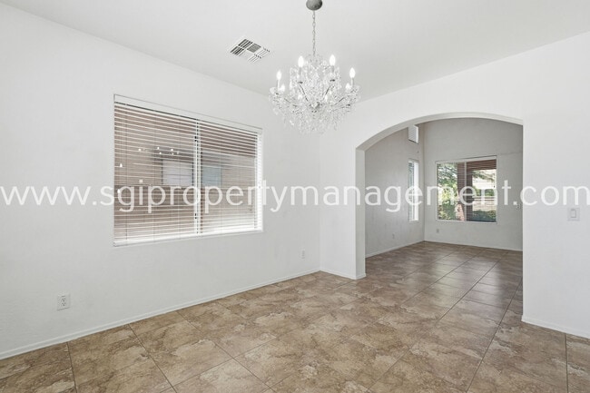 Building Photo - 6827 N 71st Dr