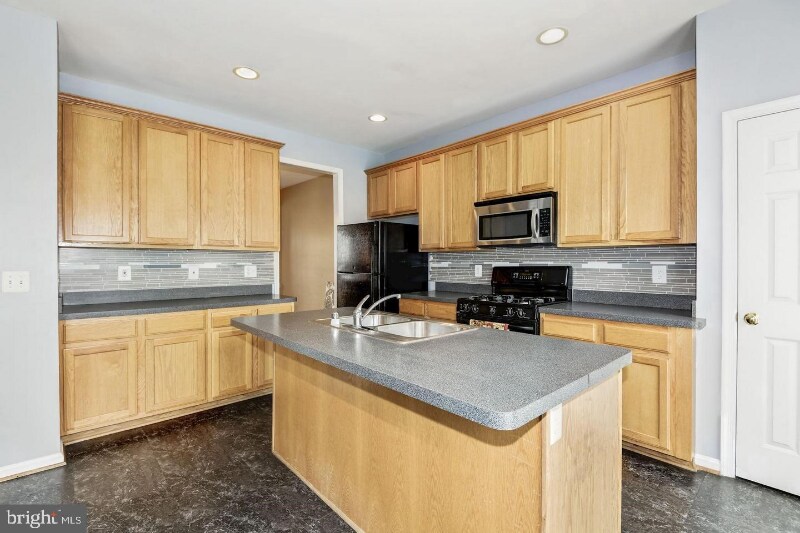Building Photo - 45744 Smoketree Terrace