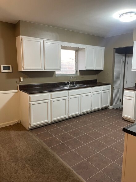 Kitchen - 2606 Crums Ln