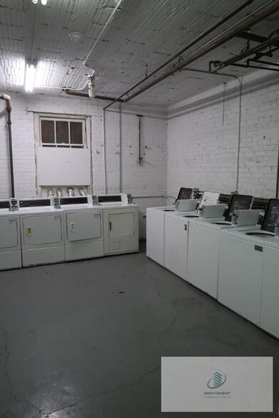 Building Photo - 1712 W Albion Ave