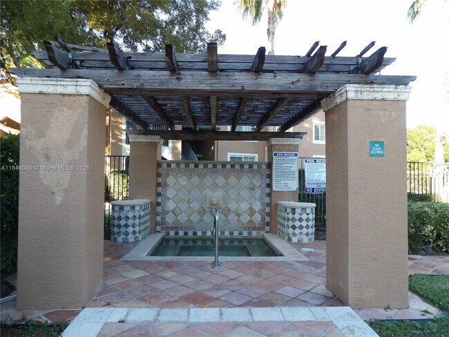 Building Photo - 4828 N State Rd 7