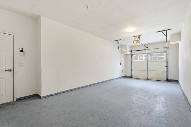 Building Photo - 9202 Charleston Dr