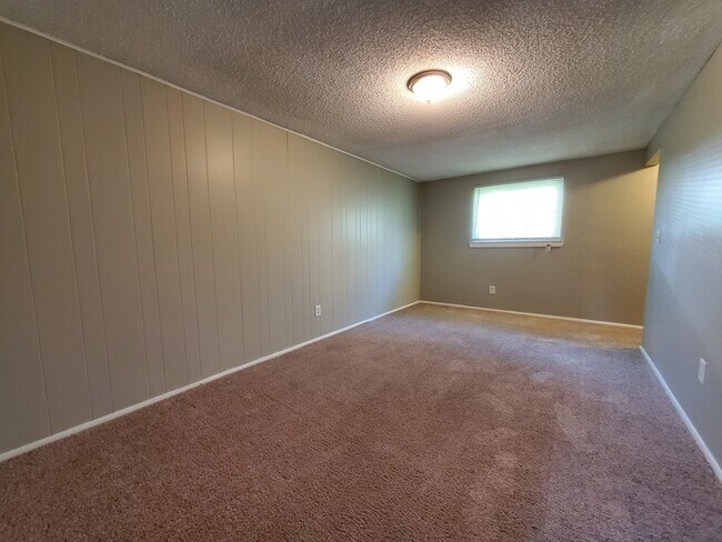 Building Photo - 3515 Meadow Valley St