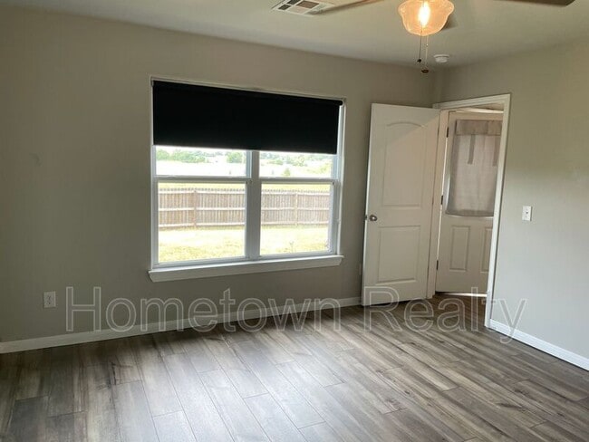 Building Photo - 1712 Vermilion Ln