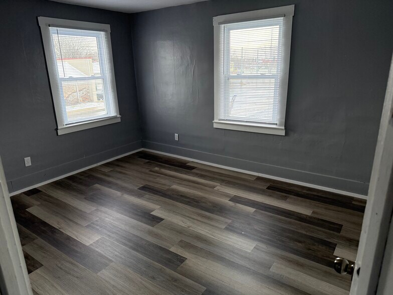 Bedroom 1 - 1501 E Markland Ave