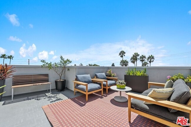 Building Photo - 3623 1/2 S Centinela Ave
