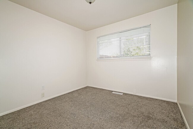 Building Photo - 9725-27 Lake Steilacoom Dr SW