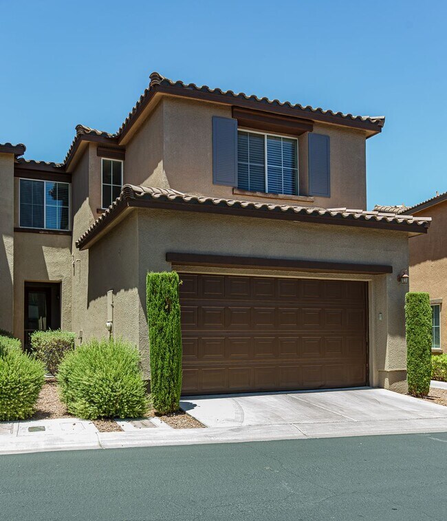 Building Photo - Townhome near Downtown Summerlin