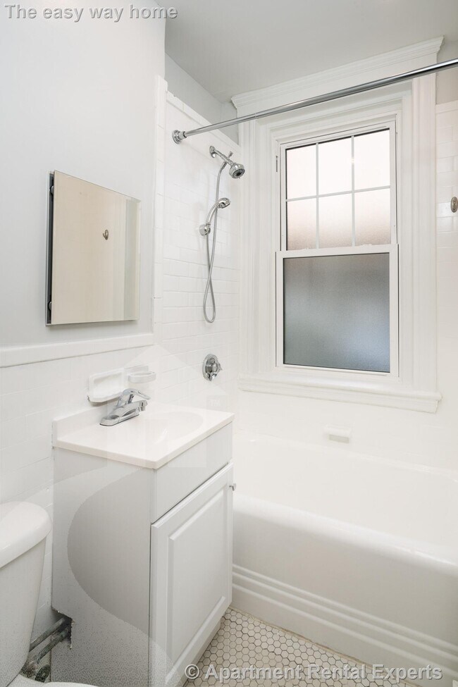 Building Photo - 18 Forest St