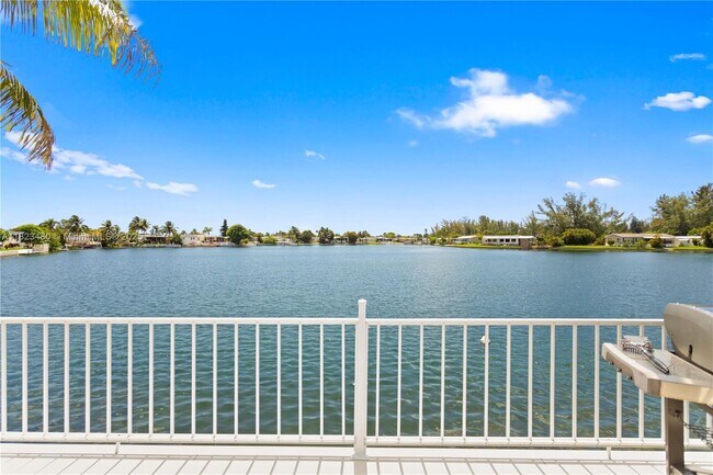Building Photo - 5620 Lagoon Dr