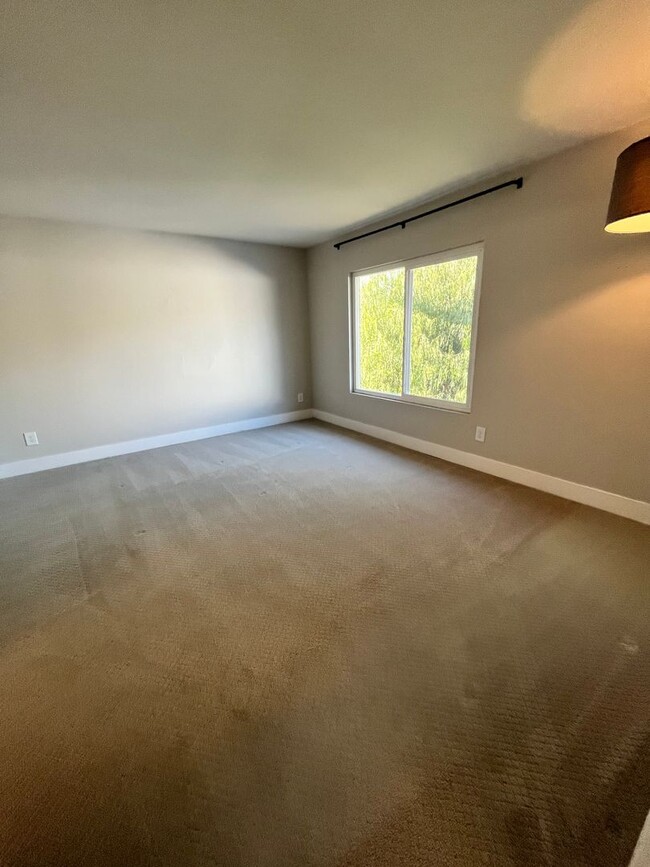 Building Photo - 3 bedroom 3 bathroom home in Lemon Grove! ...