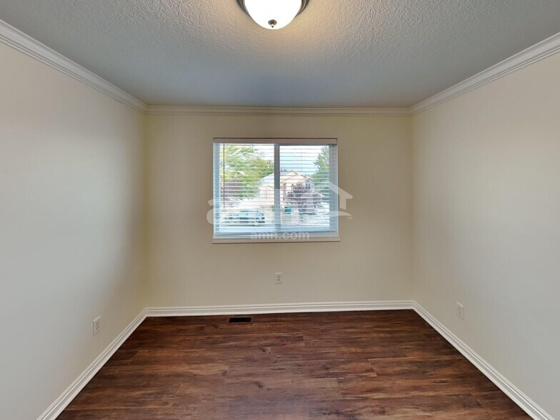 Building Photo - 3327 N 1050 E