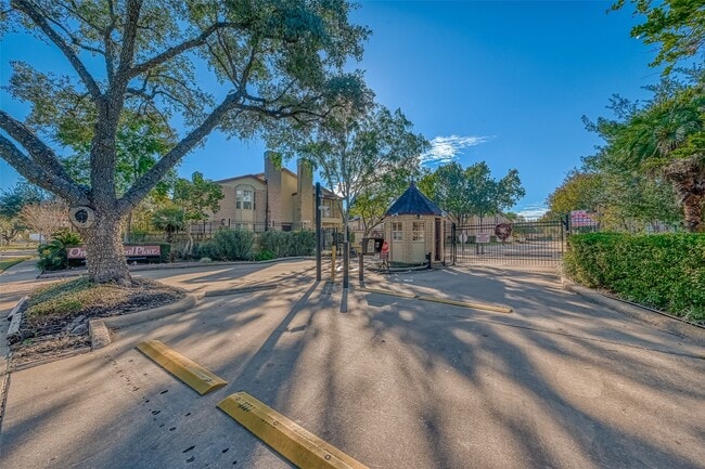 Building Photo - 2120 El Paseo St