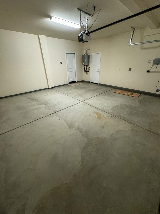 Building Photo - 5 bedroom Murrieta home for LEASE!