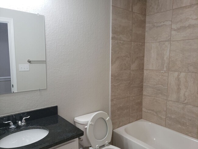 Building Photo - Townhome for Rent