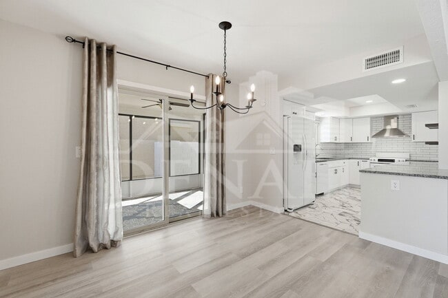 Building Photo - 10602 E Elmhurst Dr