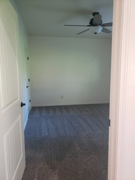 Master bedroom - 2100 E Olympic Ave