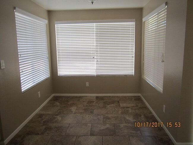 Building Photo - CANYON CREST GORGEOUS SINGLE STORY