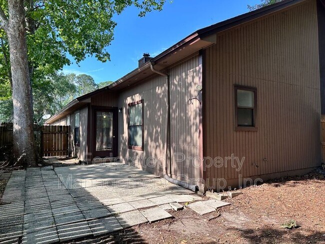 Building Photo - 3834 Windridge Ct