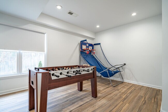 Building Photo - 350 Park Creek Ridge
