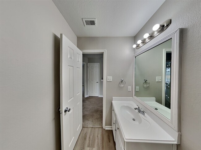 Building Photo - 7711 Cypress Edge Dr