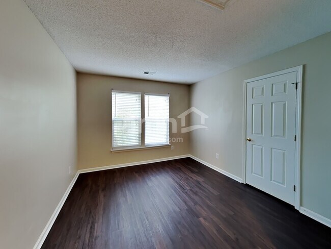 Building Photo - 13324 Damson Dr