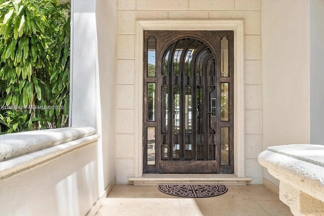 Building Photo - 800 SW 12th Ave