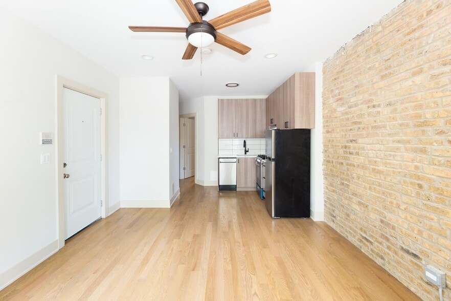 Building Photo - 4602 N Winchester Ave